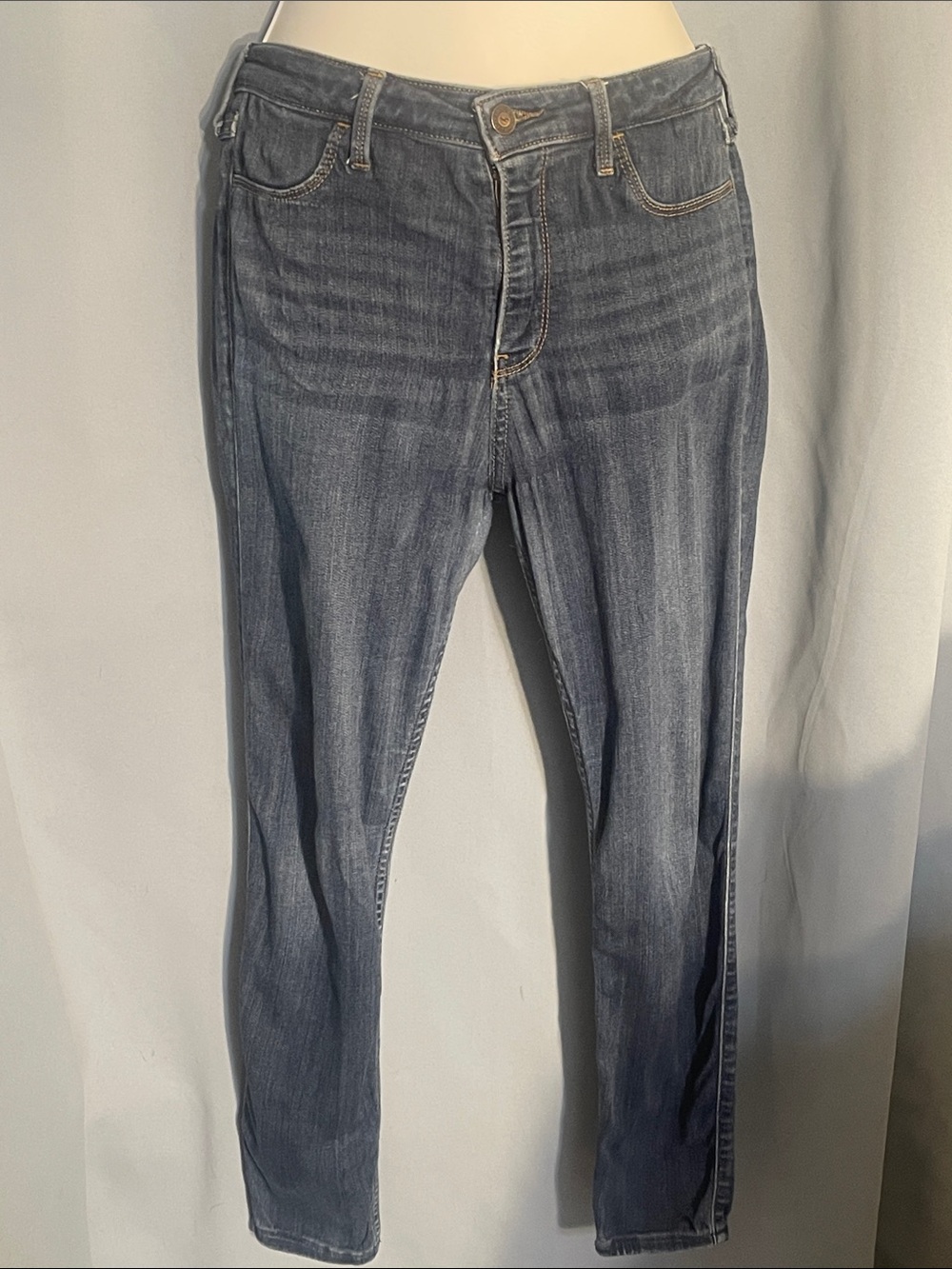 Classic Mid-Rise Straight Leg Jeans in Faded Blue